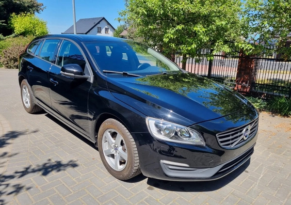 Volvo V60 cena 51900 przebieg: 148121, rok produkcji 2016 z Tuchów małe 137
